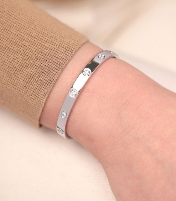 10 Diamond 18ct White Gold Love Bangle