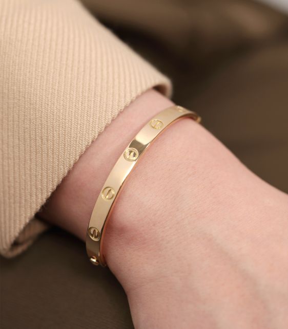 18ct Yellow Gold Love Bangle